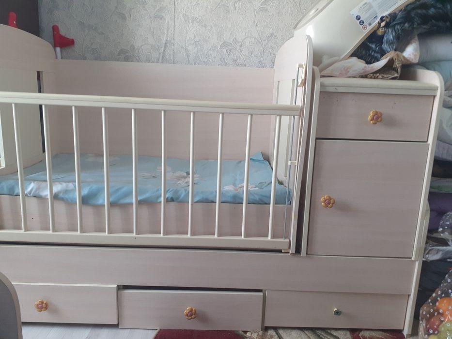 Манеж детский с полками