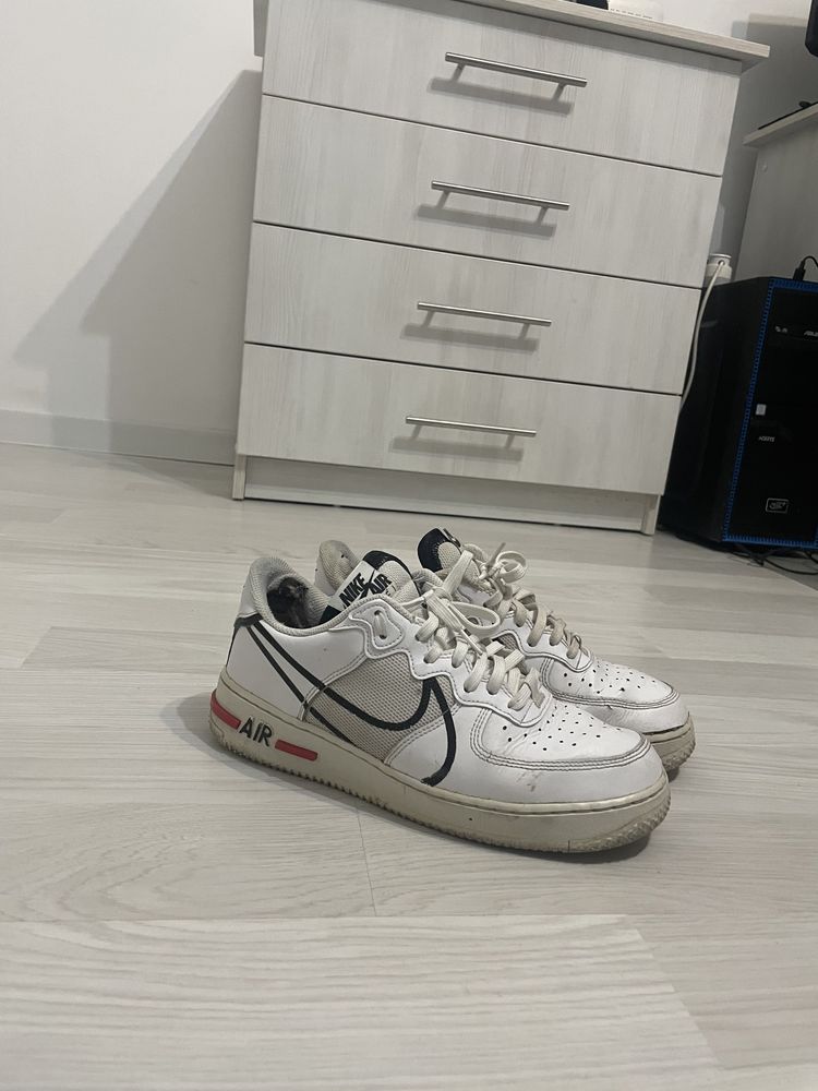 Vand Adidasi Nike Air Force 1