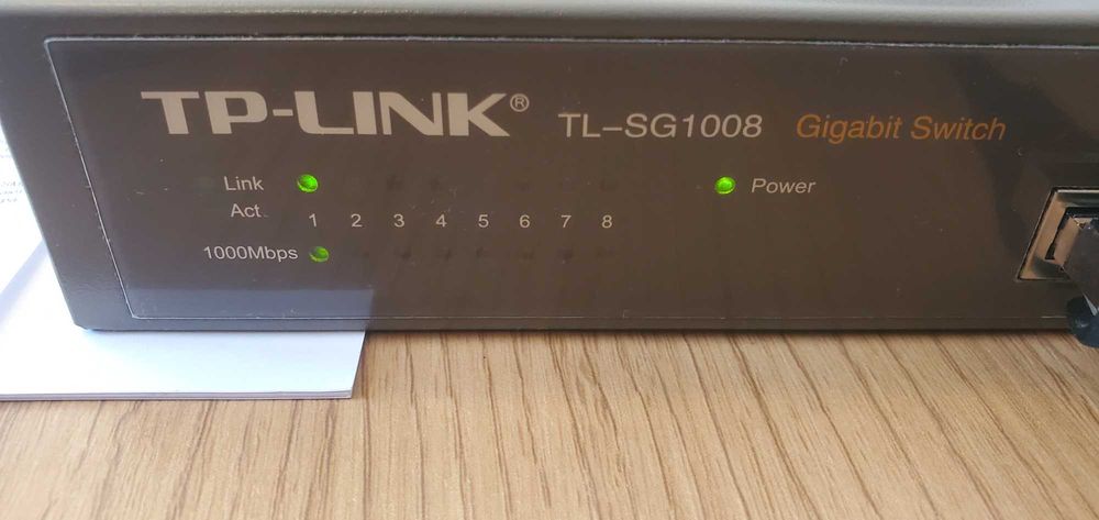 Суич: TP-Link TL-SG1008 - 8-port Gigabit Switch