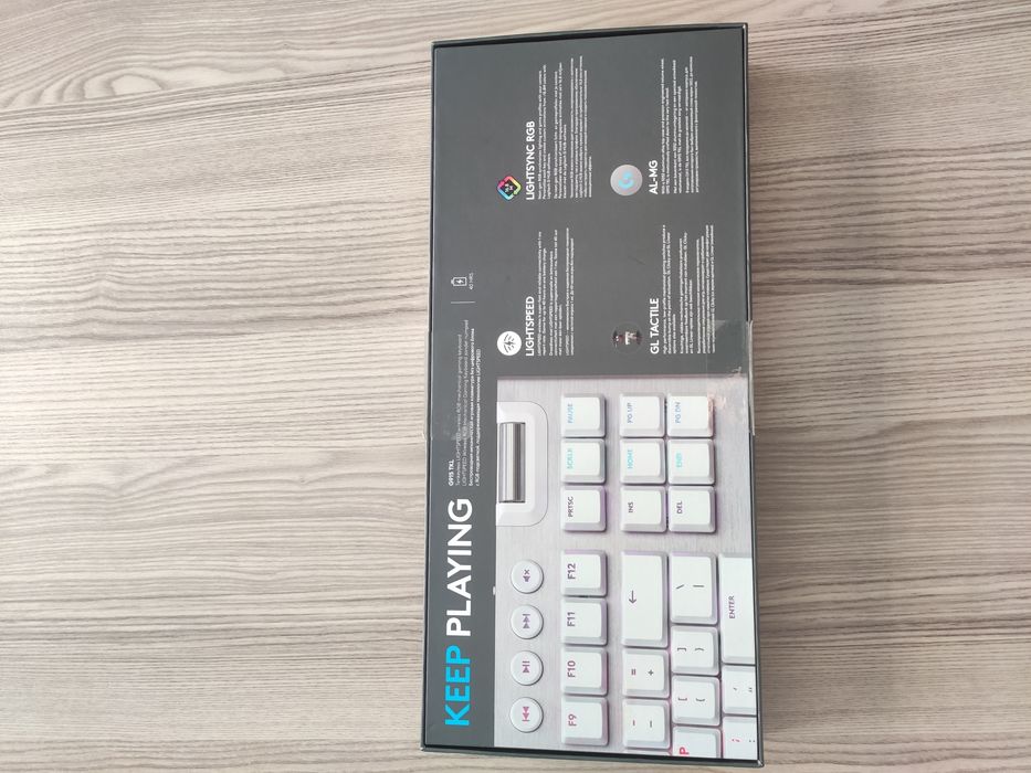 Logitech G915 TKL White - безжична механична клавиатура (Lightspeed)