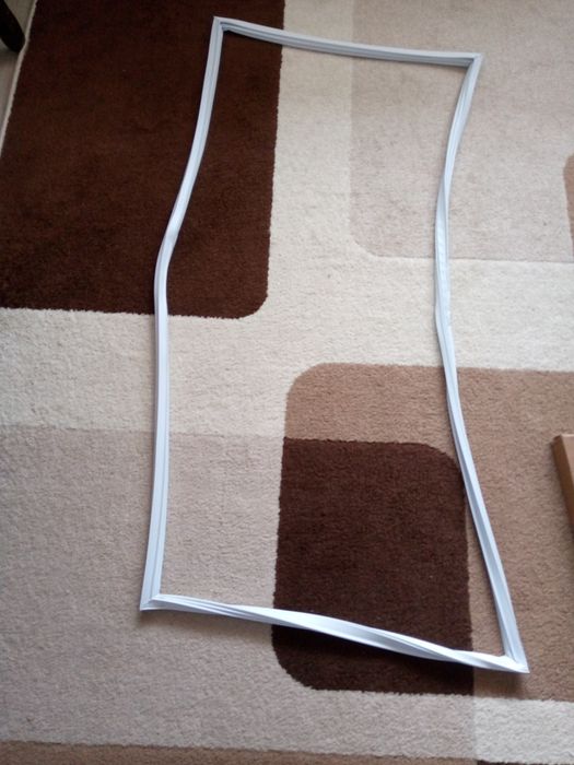 Уплотнитель двери холодильника