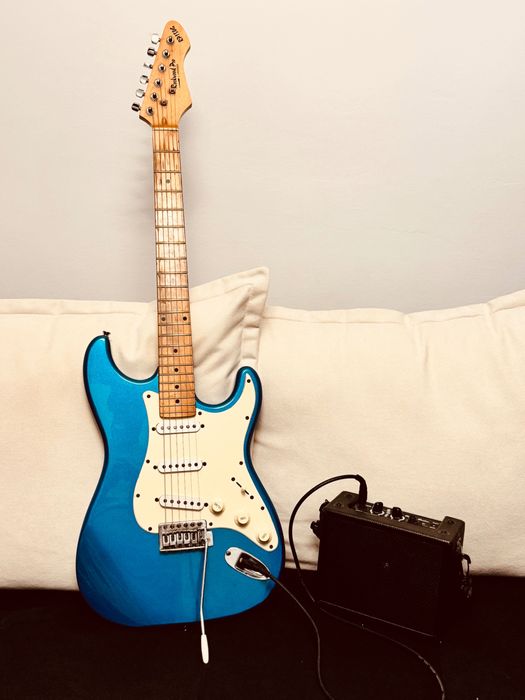 Chitară Rockwood Pro + Amplificator Harley Benton BA-T1 Mini AMP