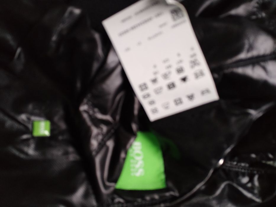 Geaca originala,Boss,mărimea S,stare foarte bună.