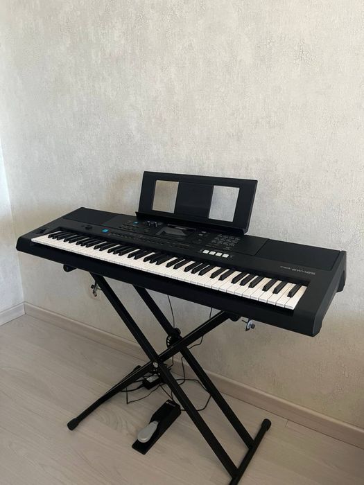Синтезатор YAMAHA PSR-EW425 + стойка + педаль SUSTAIN