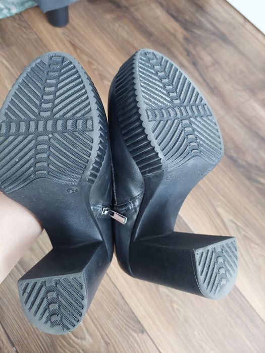 Vând botine piele