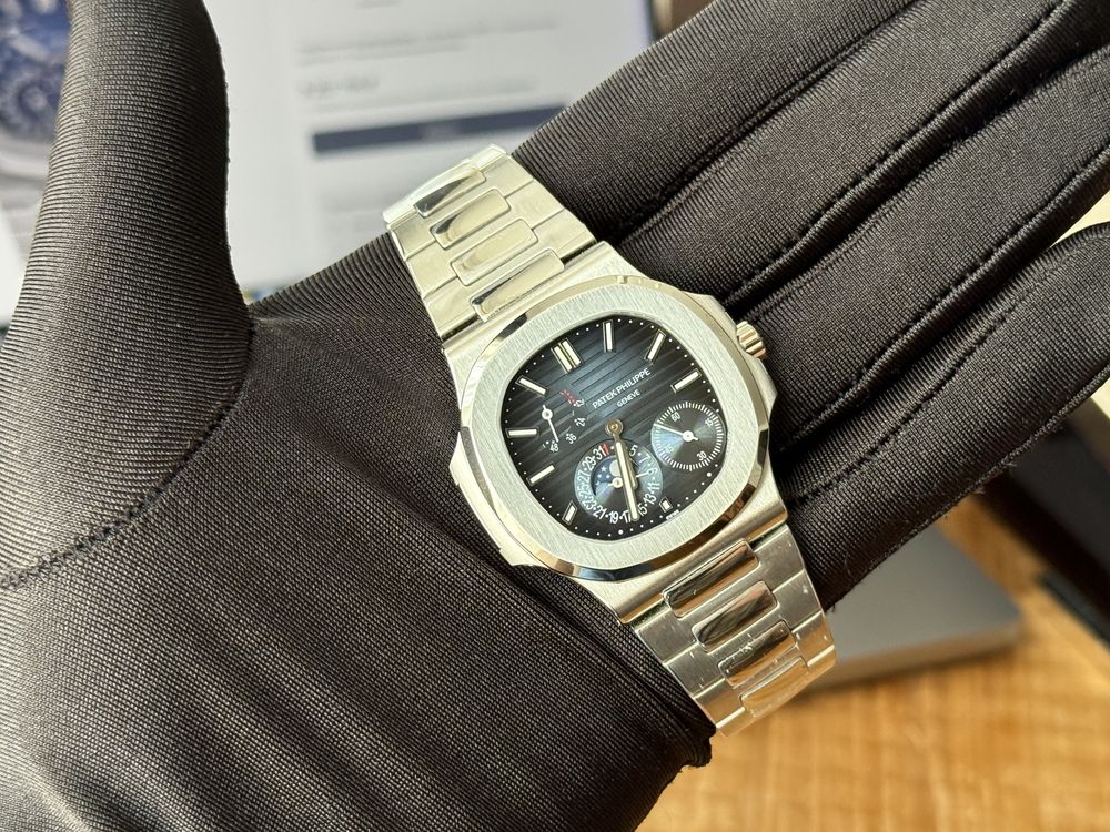 Часы Patek Philippe Nautilus