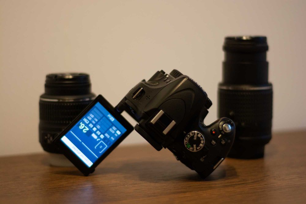 Nikon d5100 kit + obiectiv 55-200mm si accesorii