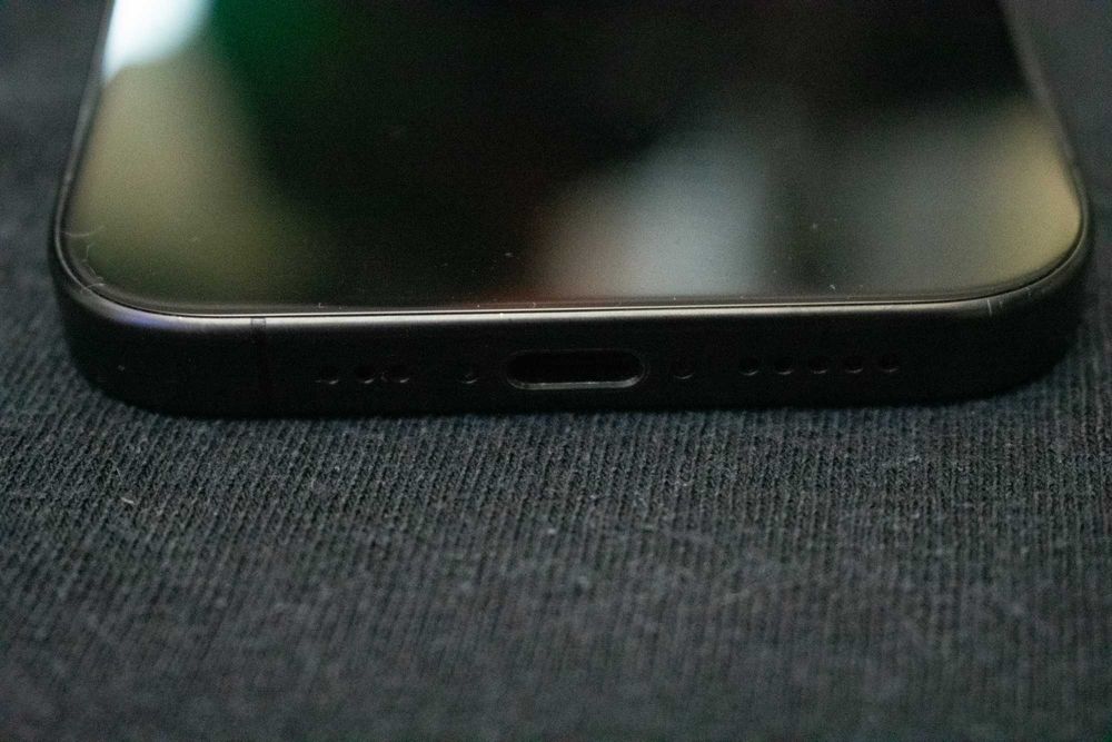Iphone 15 pro Black Titanium 256gb ca nou