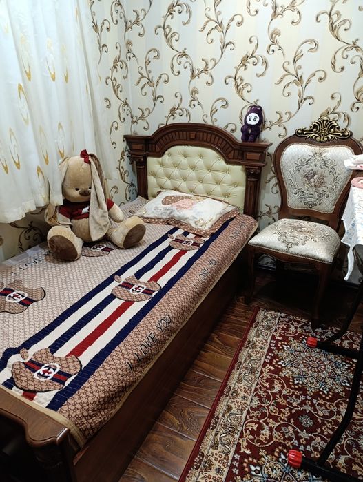 Divan 1 kishilik sotiladi  ancha katta sifati zor