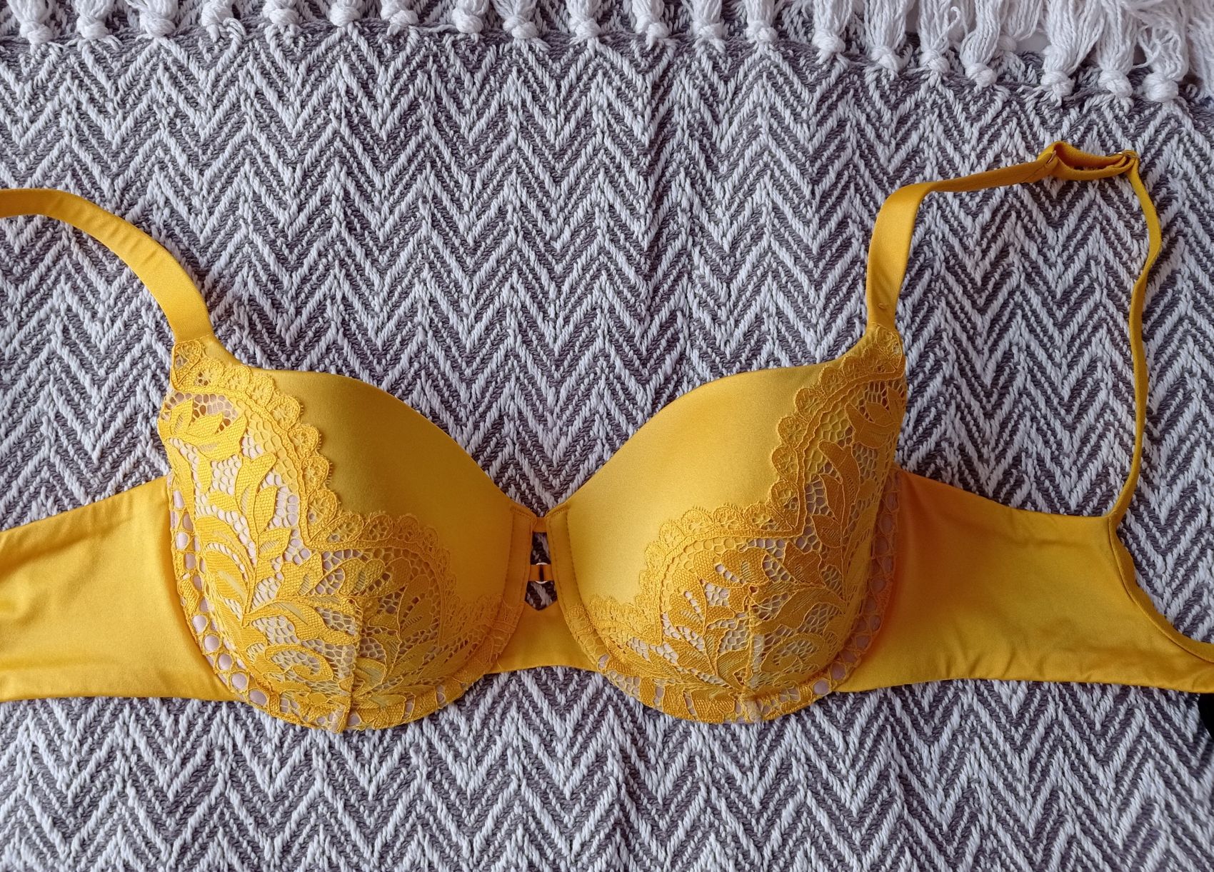 Сатенен сутиен 70 D, комплект сутиени XS