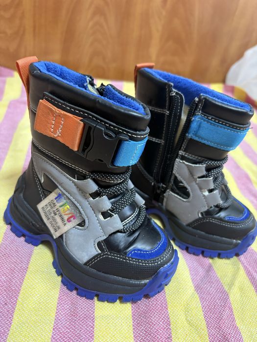 Зимние сапоги новые на мальчика