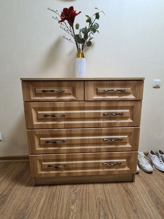 Продам тумбу бежевую дерево