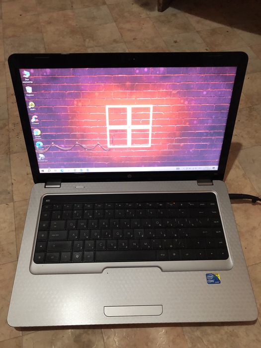 Hp i3 проц озу 4гб ssd 256гб виндовс 10 работает быстро для учёбы рабо