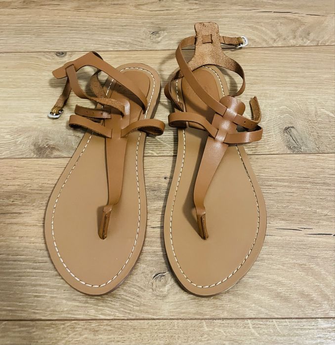 Sandale cu talpa dreapta Zara