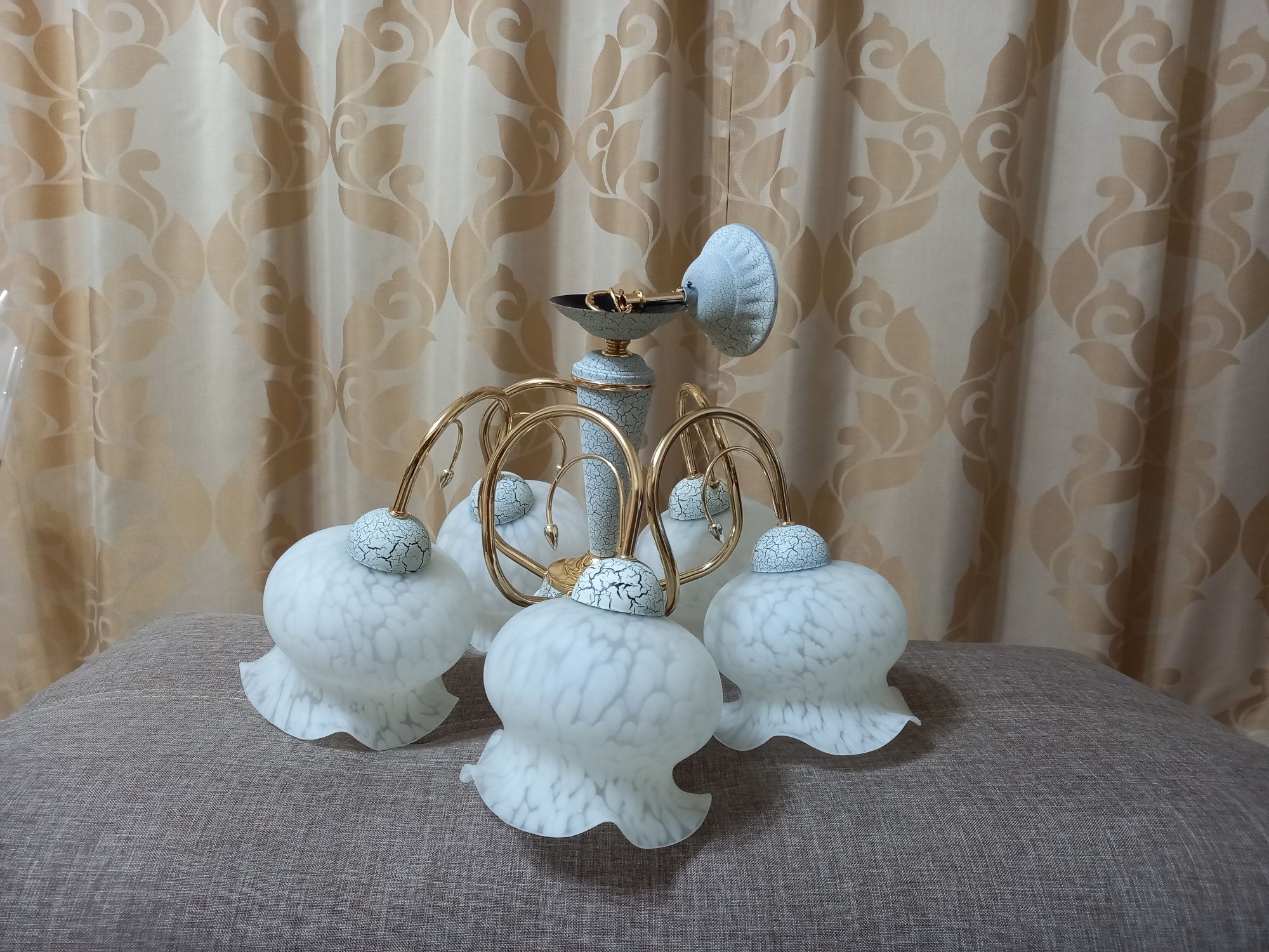 Продам люстру 5 рожковую