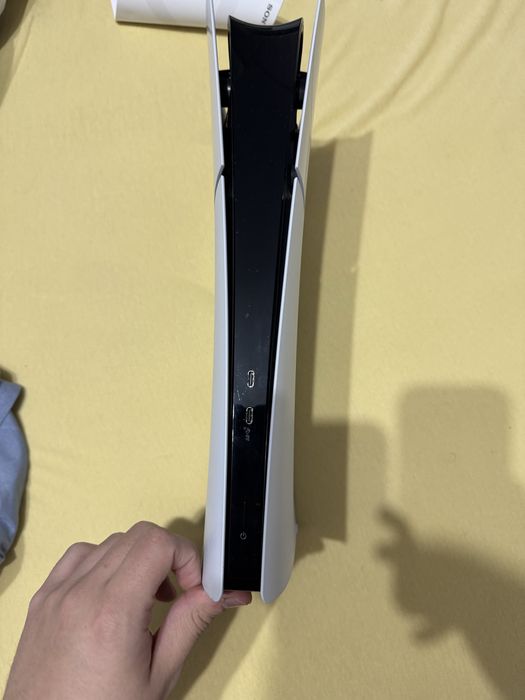 Vand consola playstation 5 digital edition 1TB