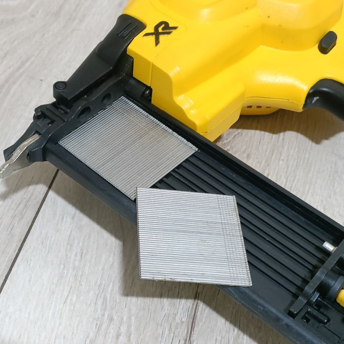 Pistol de cuie drepte pentru finisaj 15-54mm DeWalt DCN680