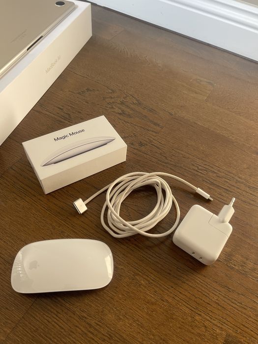 Nou Apple MacBook 15’ M2 2023 256GB SSD + Mouse