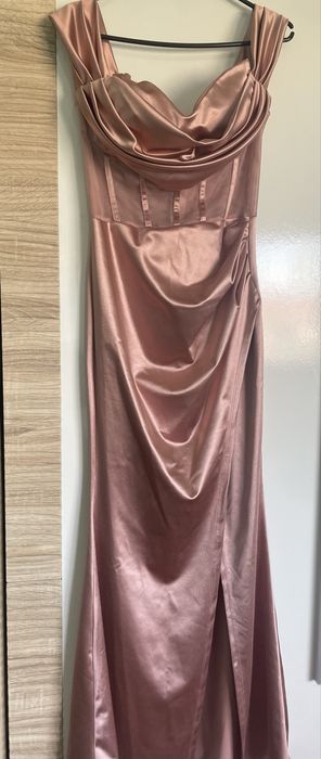 Нова дълга розова рокля, цепка, гол гръб, бал, повод, коктейл, сватба