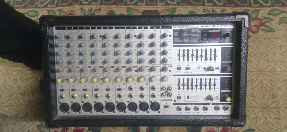 Активный стереомикшер Behringer Europower PMX2000