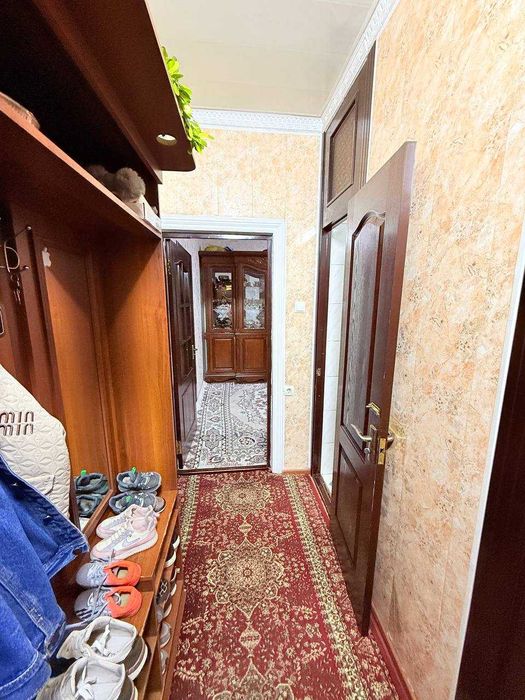 Срочно продается 3-х комнатная квартира в центре города Янгиюль