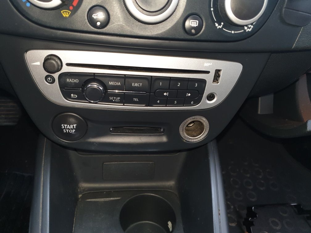 Radiocd cu navigatie si ecran navi. Renault megane 3 1.5 dci an 2012