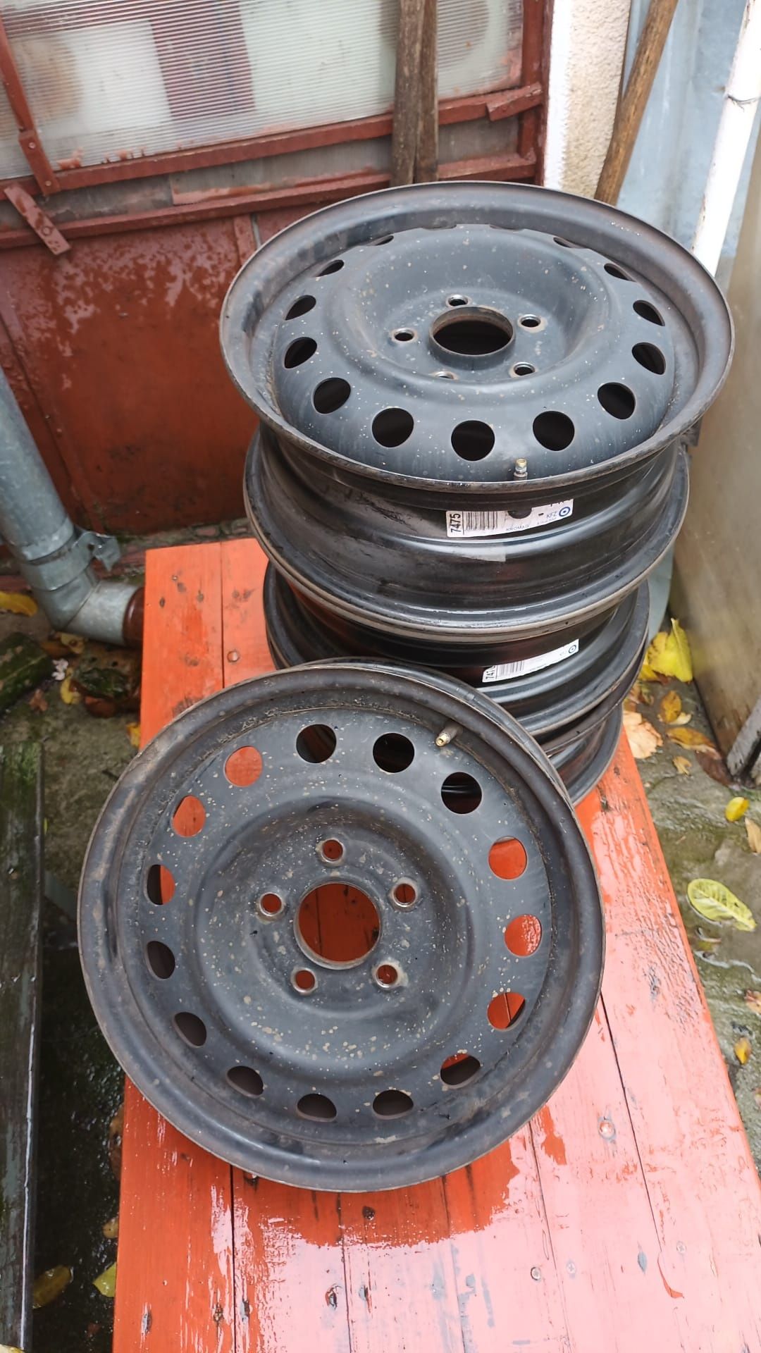 Vând 4 Jante otel originale Dim: 5 1/2 Jx15 bune pt anvelope 195/65R15