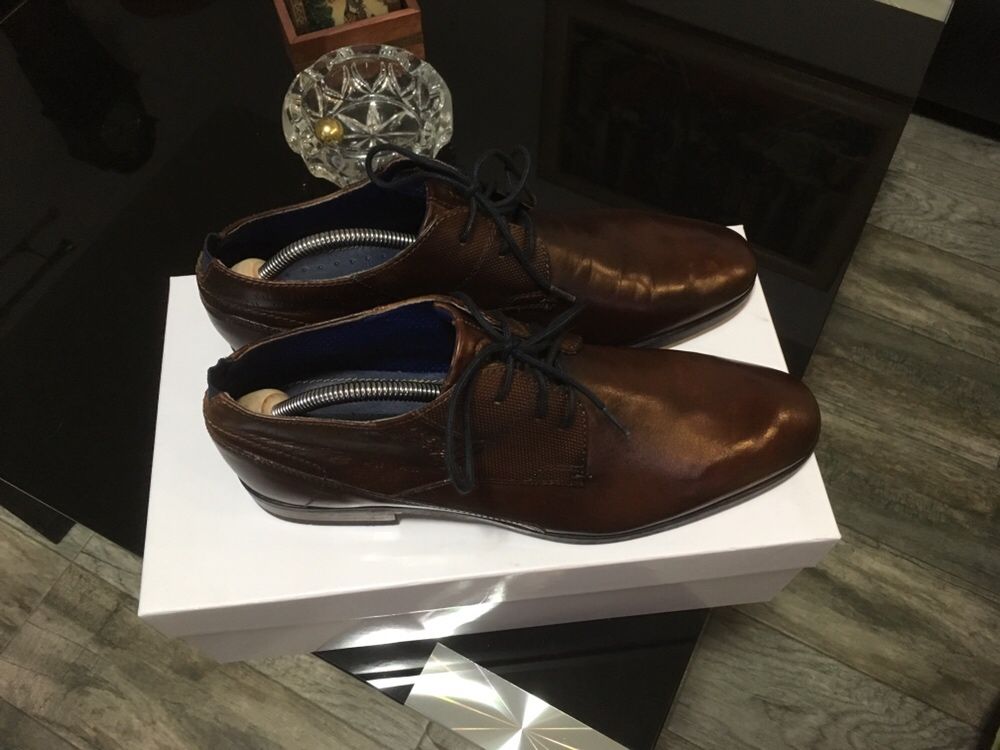 Pantofi bugati maro roscat in stare ca  noi marimea 41. Originali .