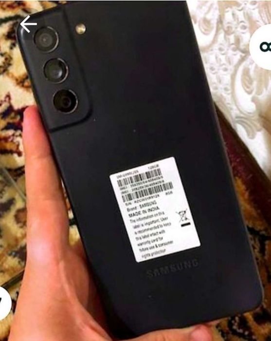 Samsung   S 21 fe  сотилади айби йук коробка документ  бор хотира