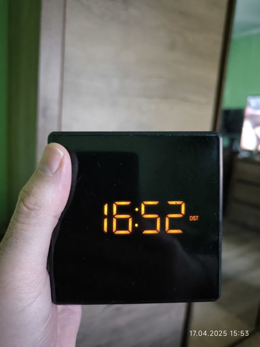 Ceas digital cu radio  Sony ICF C1 si ICF C703