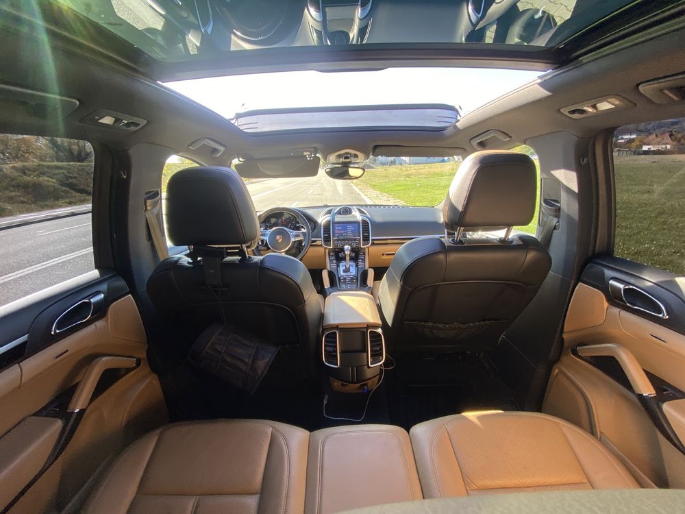 2014 Porsche Cayenne Platinum Edition