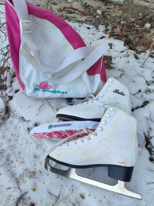 Продам фигурные коньки