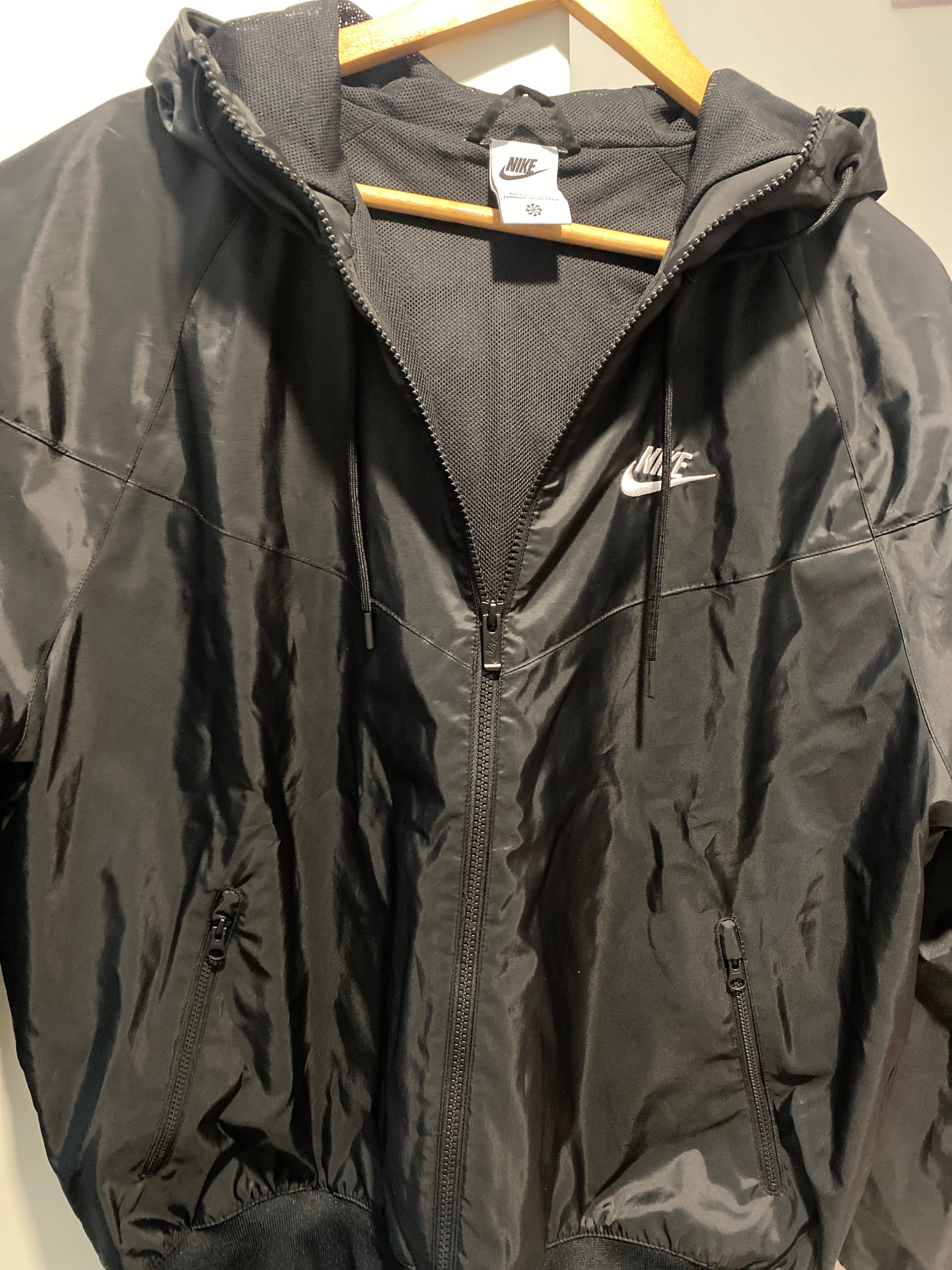 geaca nike windrunner de primevara