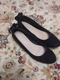 Туфли женские, замшевые размер 37  одевались один раз, цвет черный,..