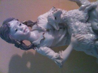 Fetita cu ied in brate, bibelou vintage