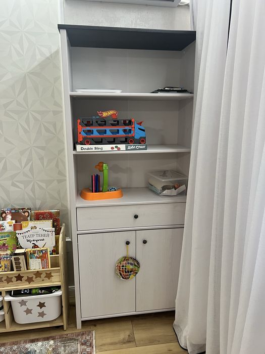 Шкаф, книжный шкаф