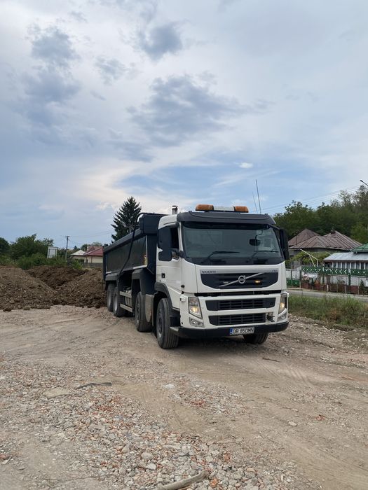 Vand/schimb Cu autoturism ,Autobasculanta Volvo 8x4 Volan dreapta