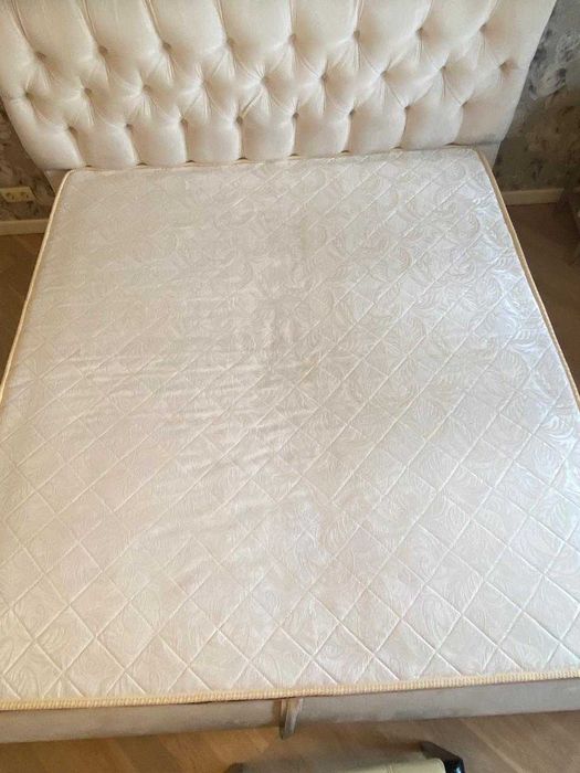 Продам матрац пружинный 180*200 см, высота 22 см, в хорошем состоянии.
