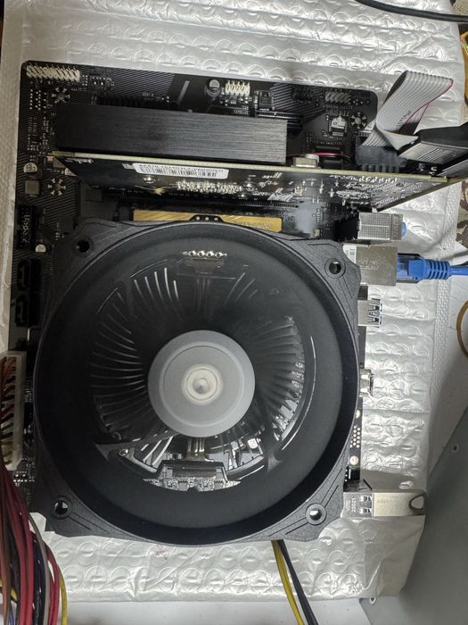 Комплект CPU i-3 14100f / H610 Gigabyte / SSD 256 Gb M. 2 AData / DDR4