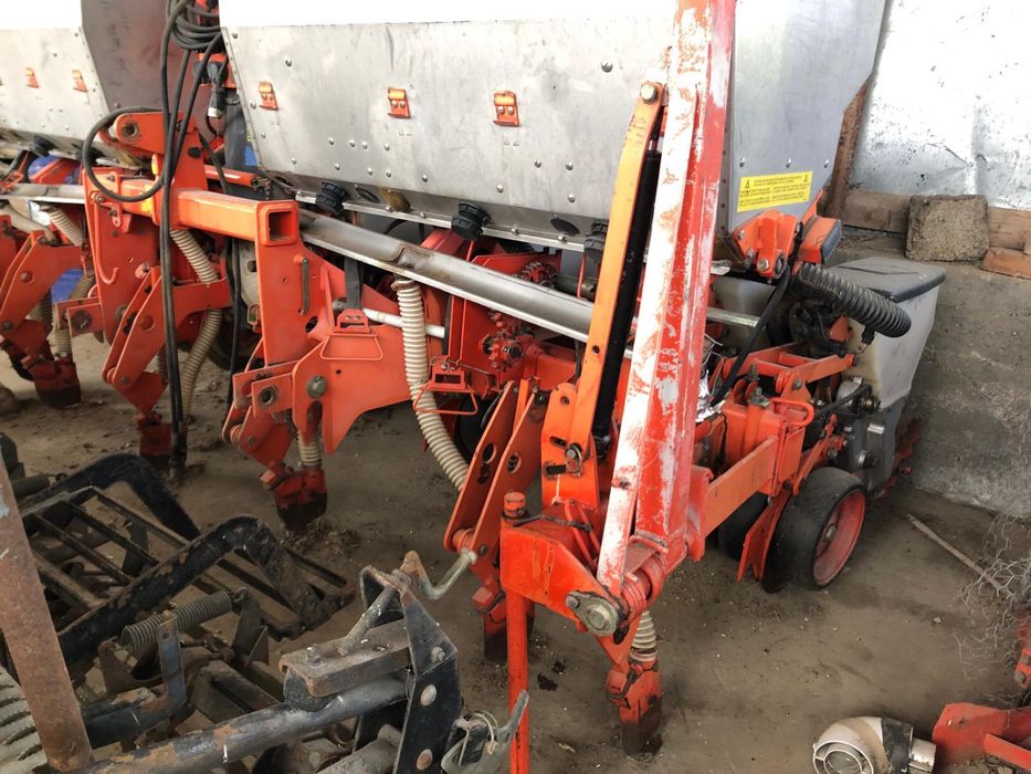 Semănătoare pentru porumb și grâu