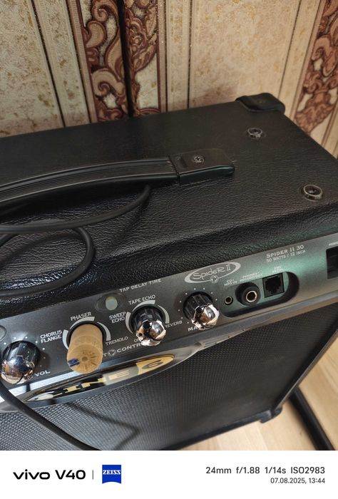 Комбик гитарный Line-6 , spider ll - 30