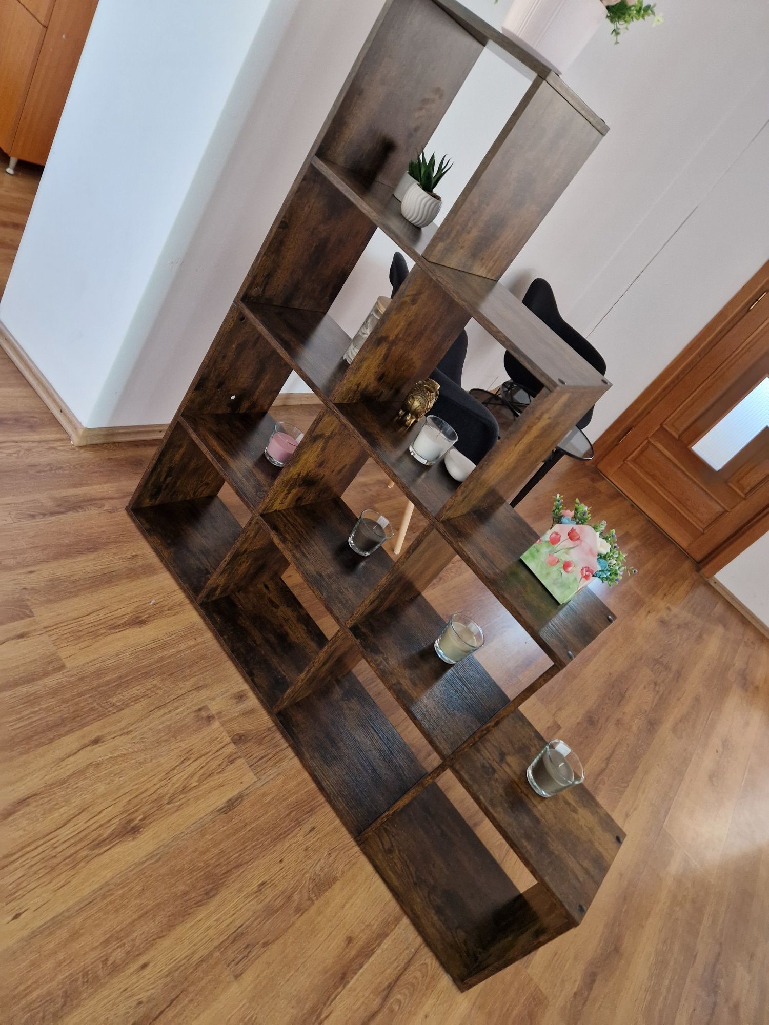 Mobilier nou de vânzare