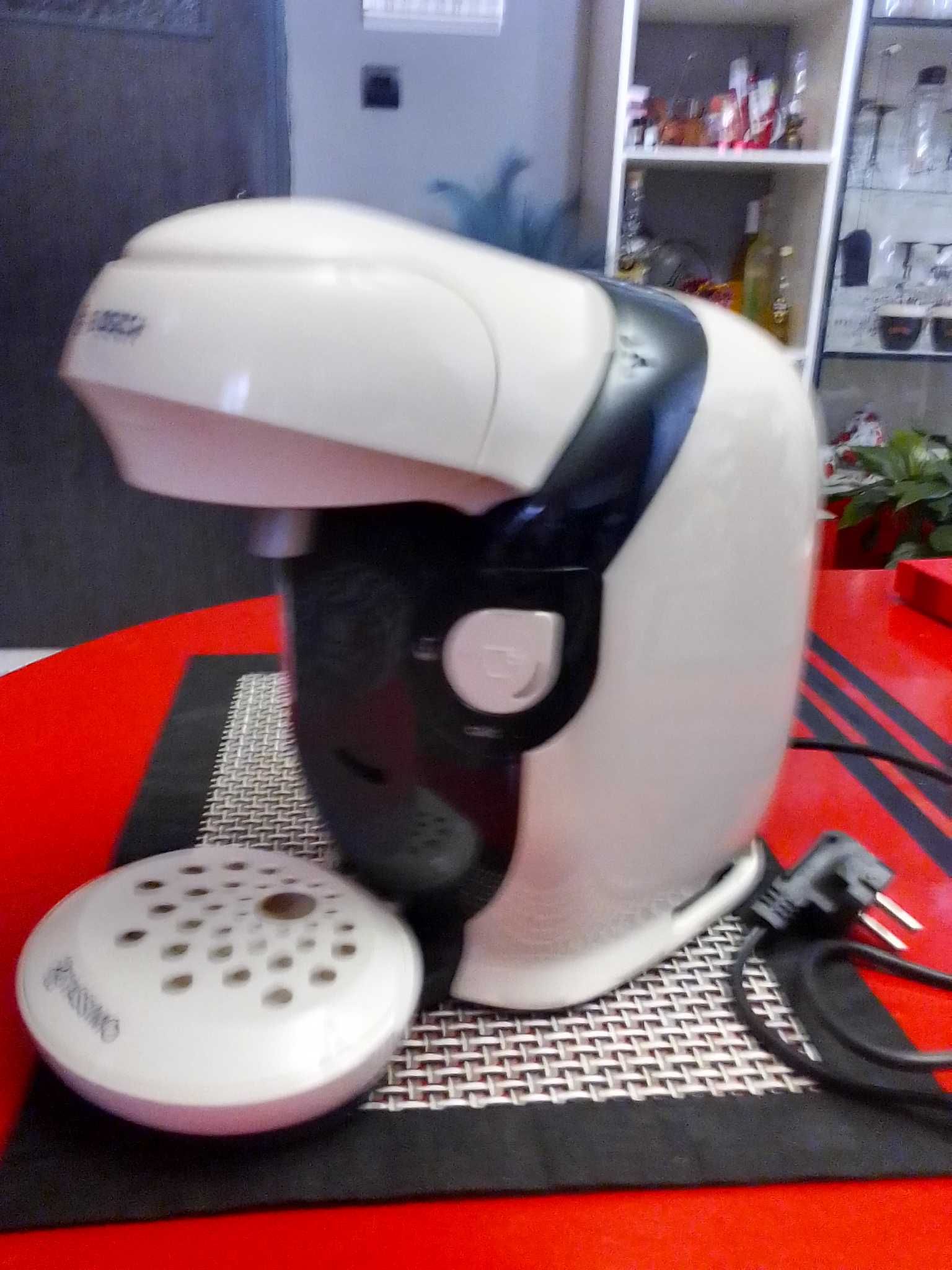 Кафе машина с капсули TASSIMO Style. , с 24 броя капсули. Нова.