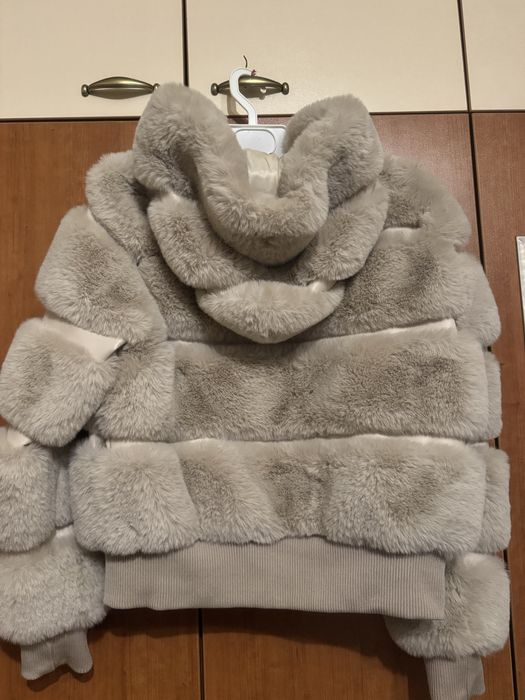 Пухкаво късо якенце