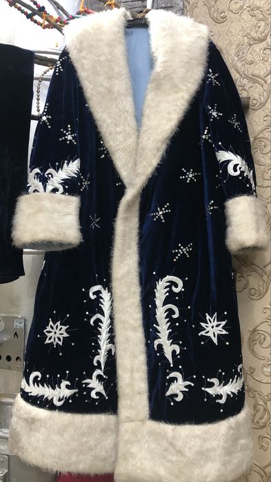 Костюмы  Деда Мороза и Снегурочки