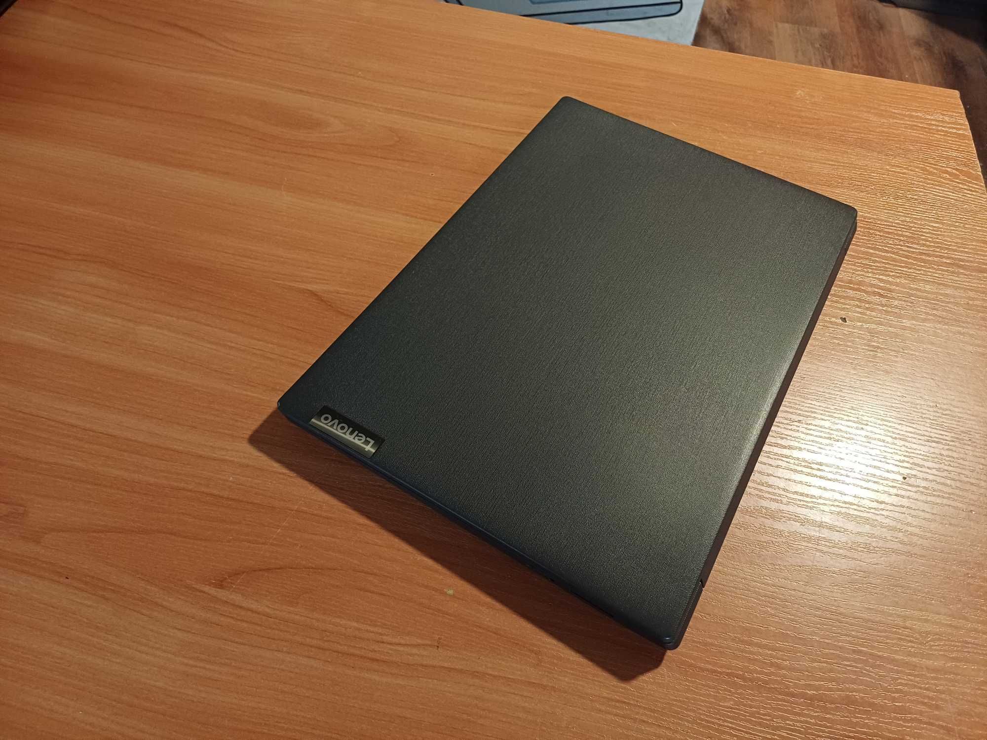 15.6'FullHD Lenovo AMD Ryzen 5/12GB DDR4/256GB SSD