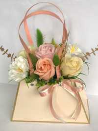 Кокетни чантички със сапунени рози