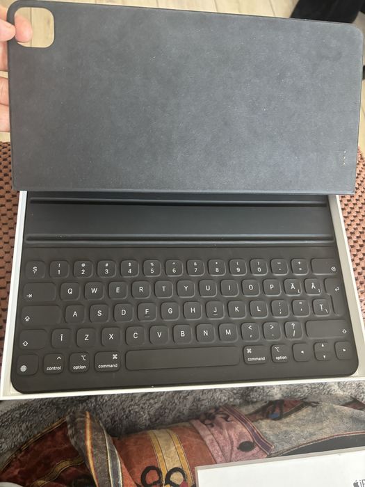 Vând Apple Magic Keyboard pentru iPad Pro 12.9 inch