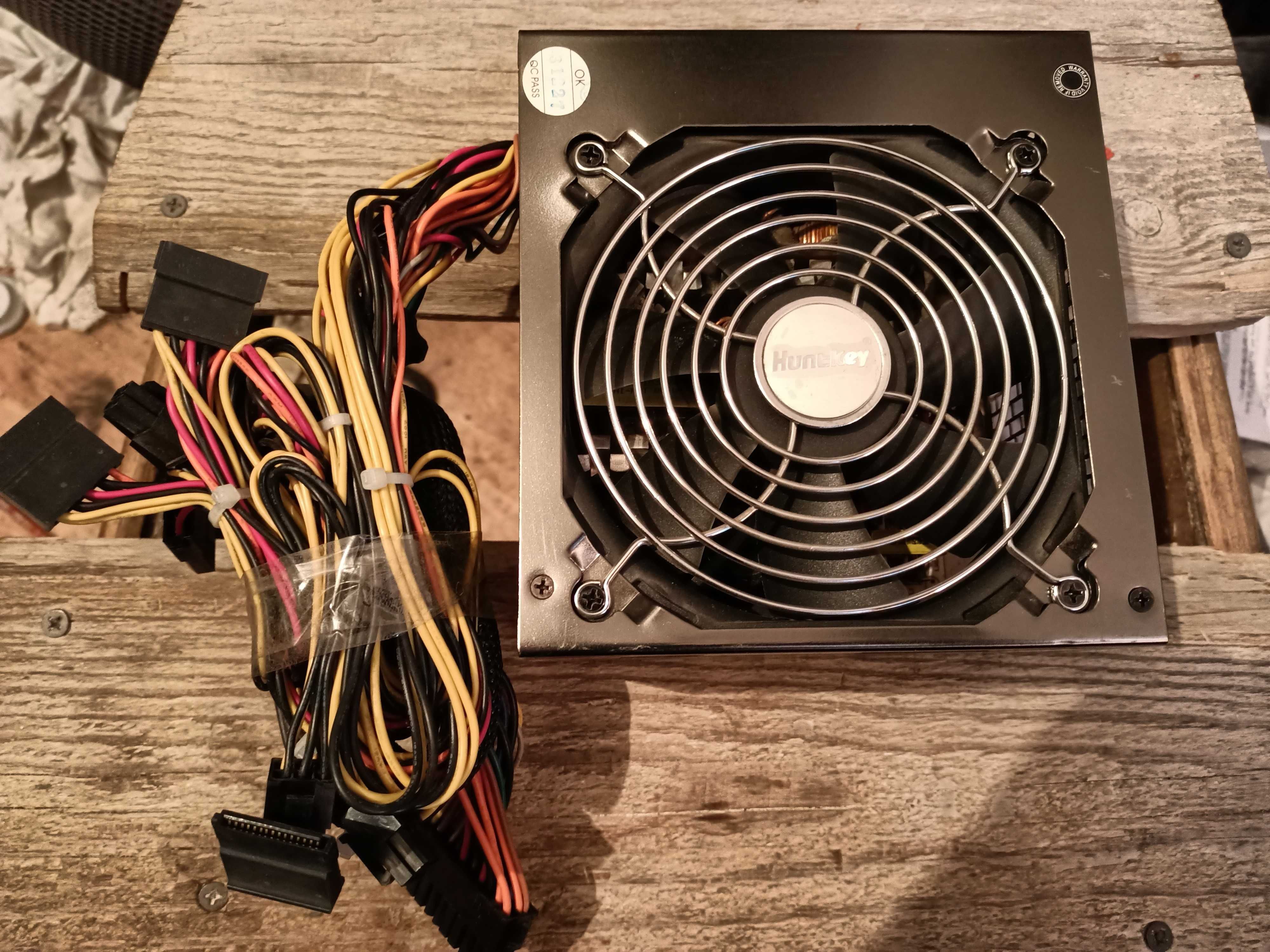 Продам блок питания "HuntKey LW-6550HG" 550W. В идеальном состоянии!