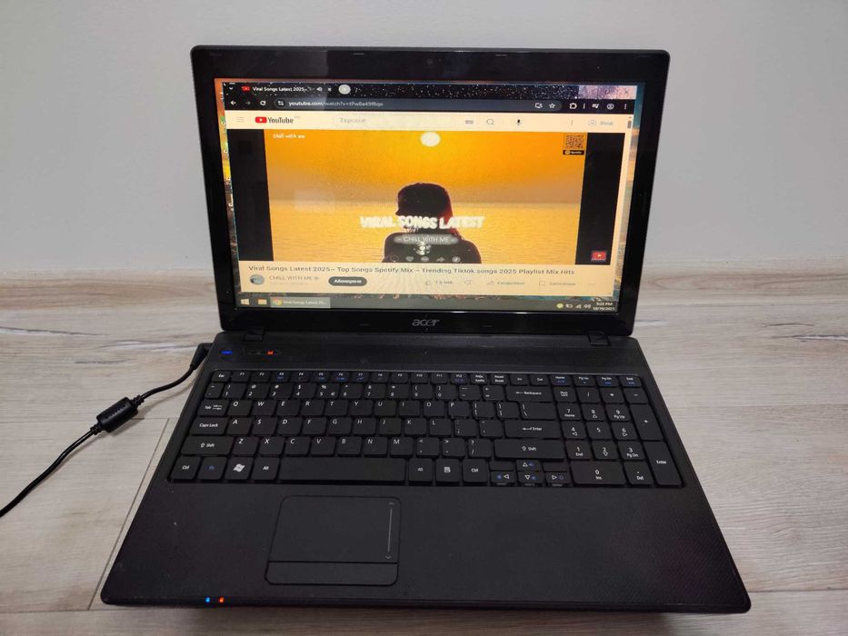 Продавам работещ лаптоп Aspire 5736Z